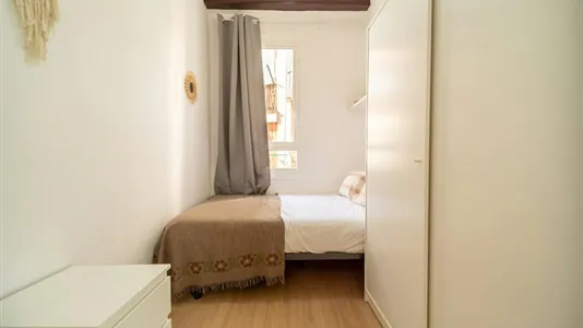 Rooms in Barcelona Ciutat Vella - photo 2