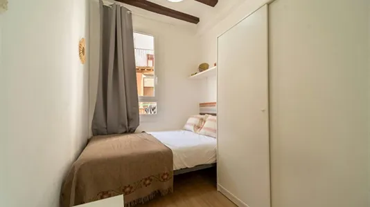 Rooms in Barcelona Ciutat Vella - photo 3