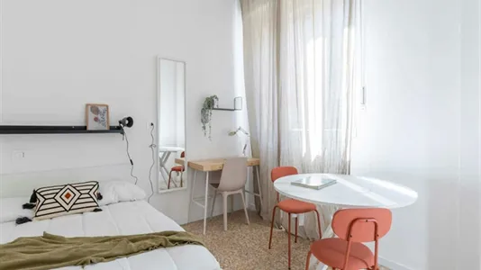 Rooms in Milano Zona 8 - Fiera, Gallaratese, Quarto Oggiaro - photo 2