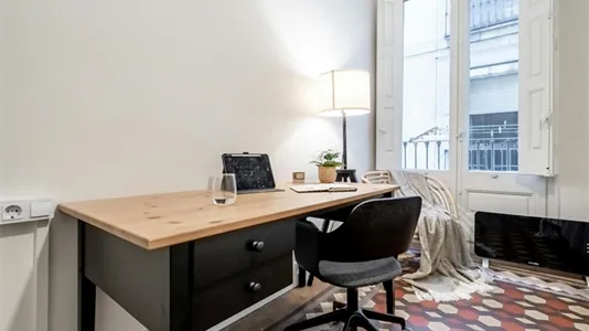 Rooms in Barcelona Ciutat Vella - photo 3
