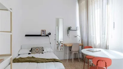 Room for rent in Milano Zona 8 - Fiera, Gallaratese, Quarto Oggiaro, Milan