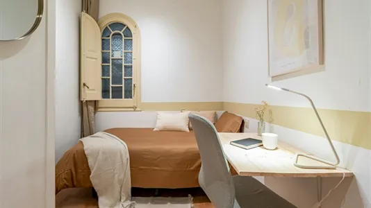 Rooms in Barcelona Eixample - photo 1