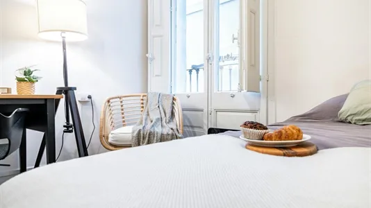 Rooms in Barcelona Ciutat Vella - photo 2