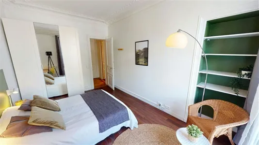 Rooms in Paris 8ème arrondissement - photo 3