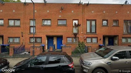 Rooms for rent in London E16 - Photo from Google Street View