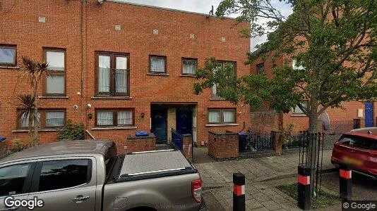 Rooms for rent in London E14 - Photo from Google Street View