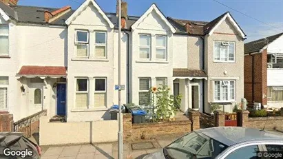 Apartments for rent in New Malden - Surrey - Photo from Google Street View