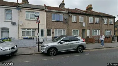 Apartments for rent in Croydon - Surrey - Photo from Google Street View