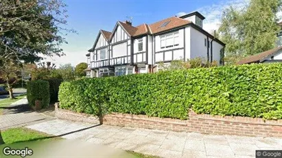 Rooms for rent in London N2 - Photo from Google Street View