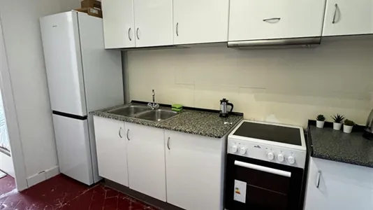 Rooms in Barcelona Ciutat Vella - photo 7