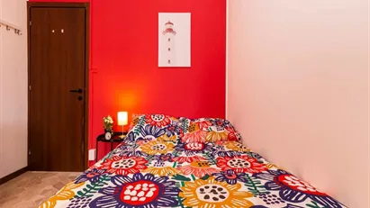 Room for rent in Milano Zona 6 - Barona, Lorenteggio, Milan