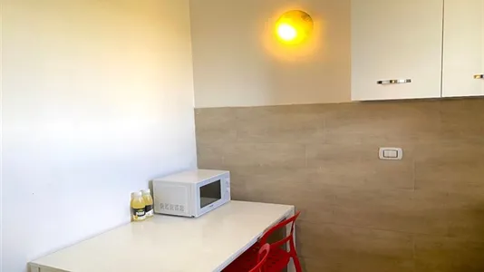 Rooms in Roma Municipio VI – Roma Delle Torri - photo 6