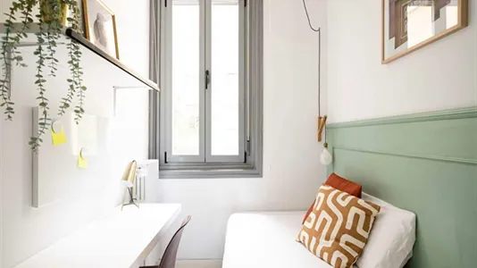 Rooms in Madrid Centro - photo 8