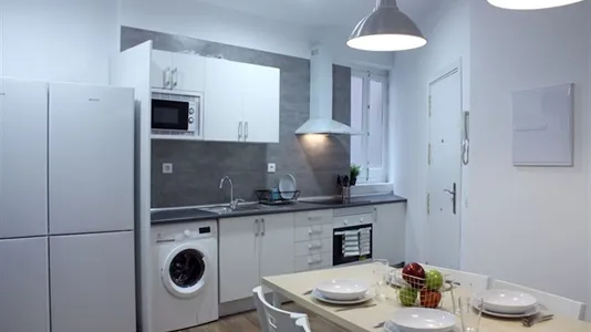 Rooms in Madrid Centro - photo 8