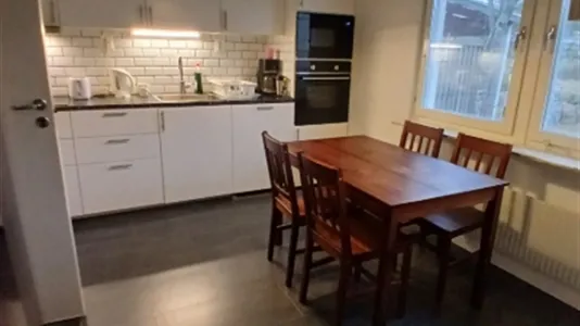 Houses in Södertälje - photo 1