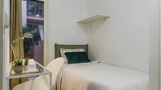 Rooms in Barcelona Sants-Montjuïc - photo 1