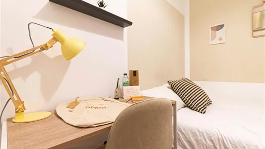 Rooms in Barcelona Ciutat Vella - photo 4