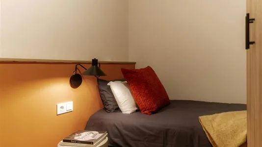 Rooms in Barcelona Ciutat Vella - photo 4