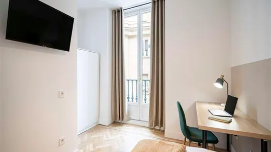 Rooms in Madrid Centro - photo 9