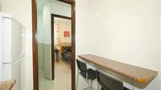 Rooms in Barcelona Ciutat Vella - photo 9