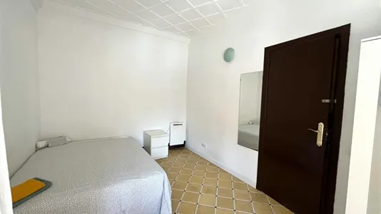 Rooms in Barcelona Ciutat Vella - photo 5