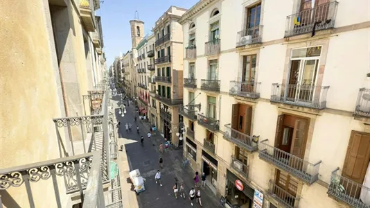 Rooms in Barcelona Ciutat Vella - photo 8