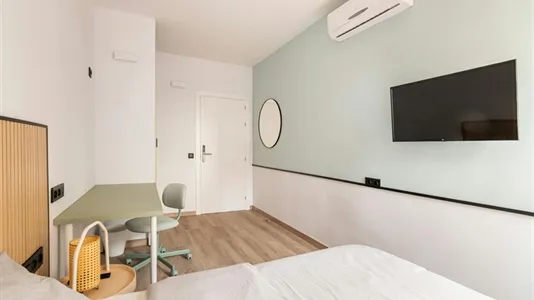 Rooms in Barcelona Eixample - photo 5