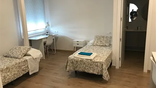 Rooms in Los Bermejales - photo 8