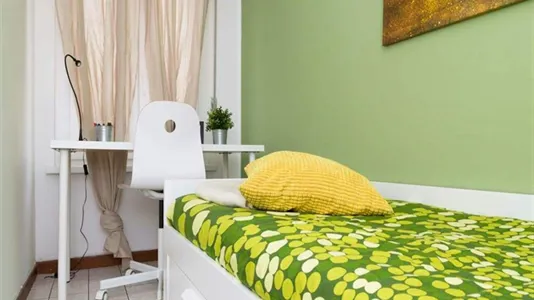 Rooms in Milano Zona 8 - Fiera, Gallaratese, Quarto Oggiaro - photo 4