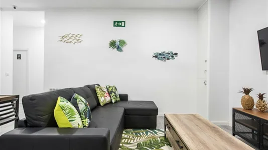 Rooms in Madrid Centro - photo 10