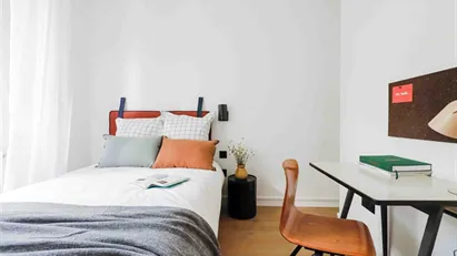 Room for rent in Boulogne-Billancourt, Île-de-France