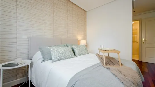 Rooms in El Encinar de los Reyes - photo 4