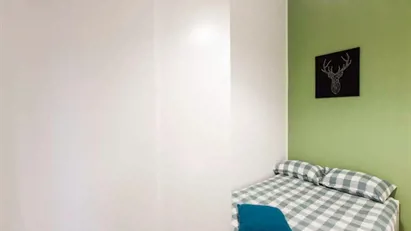 Room for rent in Milano Zona 6 - Barona, Lorenteggio, Milan