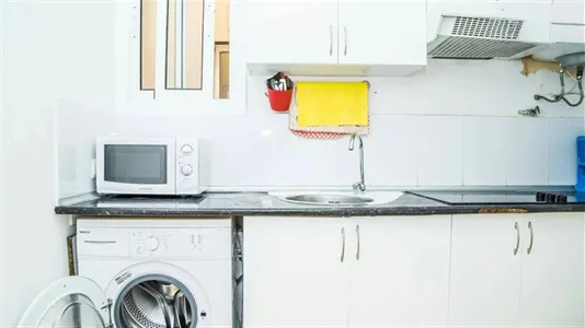 Rooms in Barcelona Ciutat Vella - photo 6