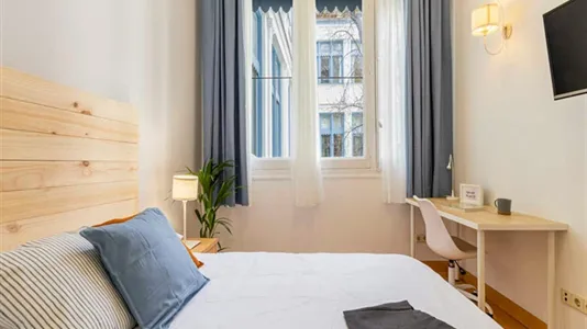 Rooms in Madrid Centro - photo 2