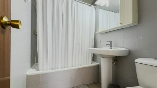 Rooms in Cornellà de Llobregat - photo 10