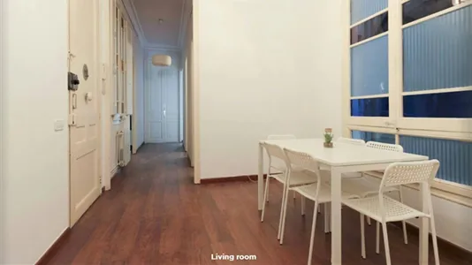 Rooms in Barcelona Eixample - photo 8
