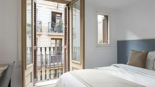 Rooms in Barcelona Ciutat Vella - photo 4
