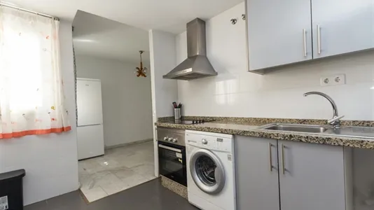 Rooms in Málaga - photo 9