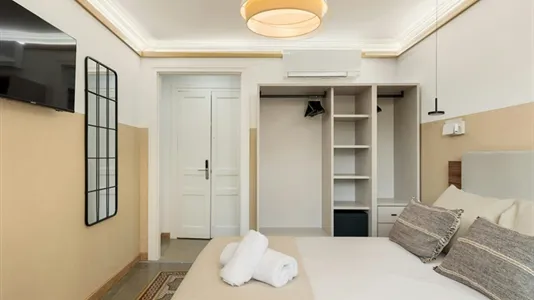 Rooms in Barcelona Eixample - photo 10