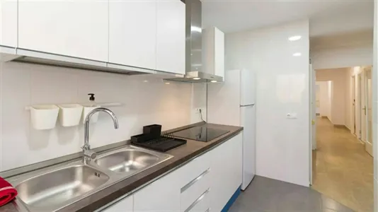 Rooms in Barcelona Ciutat Vella - photo 7