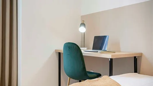 Rooms in Madrid Centro - photo 2