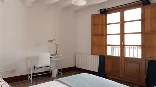 Rooms in Barcelona Ciutat Vella - photo 10
