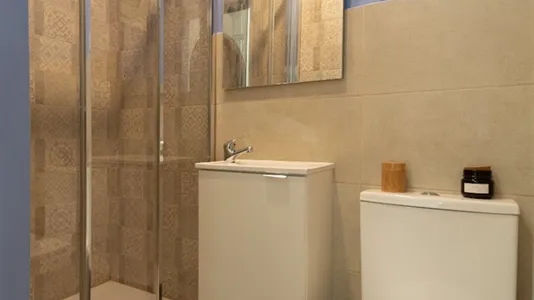 Rooms in Barcelona Ciutat Vella - photo 9
