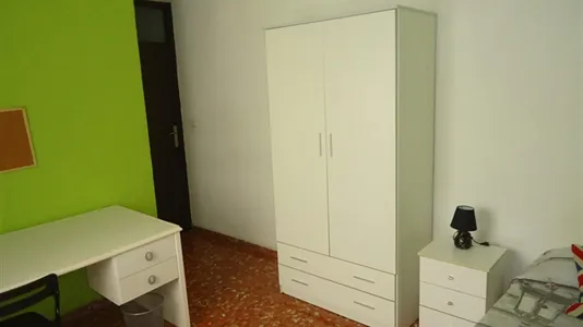 Rooms in Córdoba - photo 4