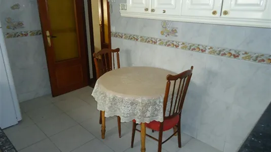 Rooms in Córdoba - photo 8