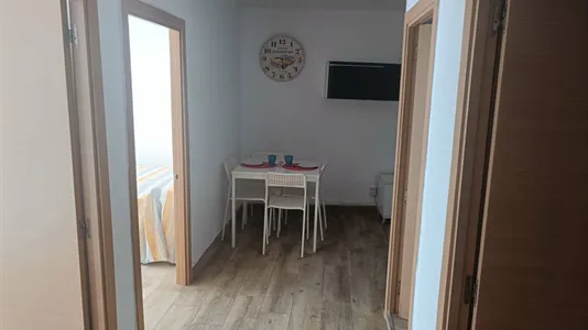 Rooms in Almería - photo 10