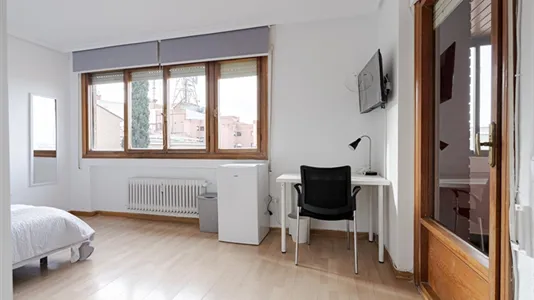 Rooms in Guadalajara - photo 9