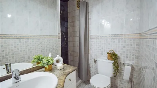 Rooms in Lleida - photo 9