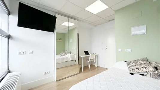 Rooms in Madrid Chamberí - photo 2